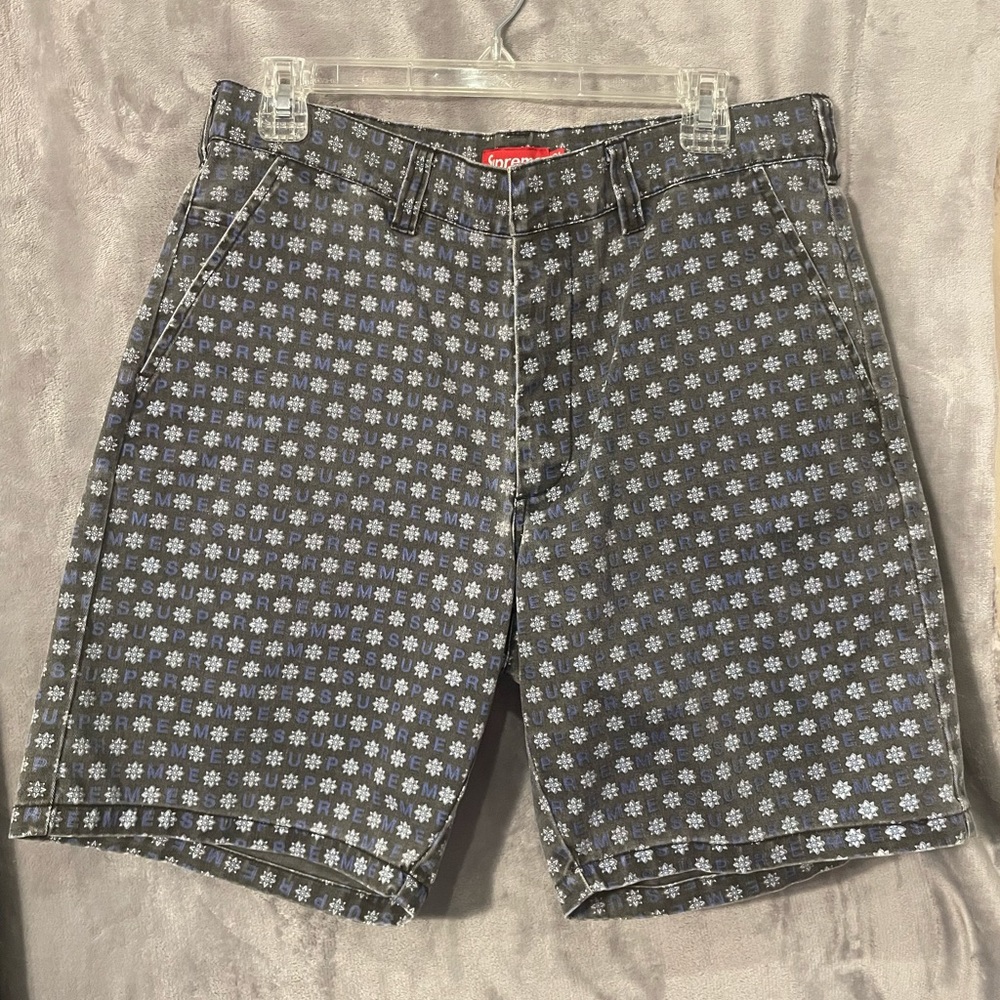 Supreme Men’s size 32 shorts. Phenomenal condition